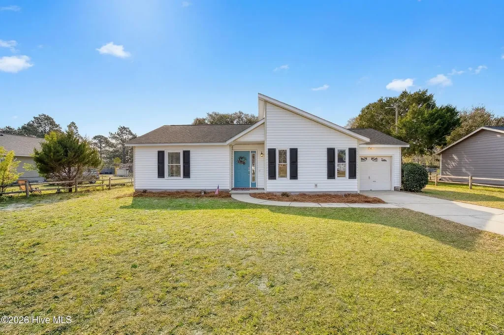 214 W Volant Street Hubert NC 28539