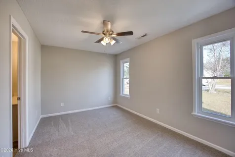 214 W Volant Street Hubert NC 28539