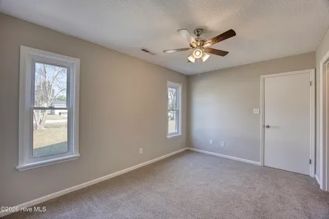 214 W Volant Street Hubert NC 28539