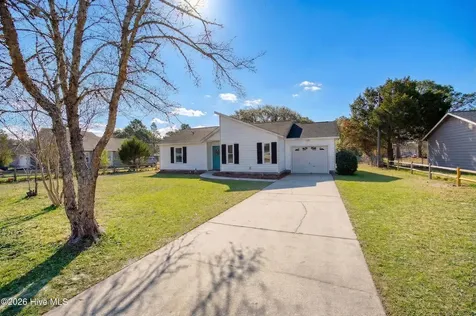 214 W Volant Street Hubert NC 28539