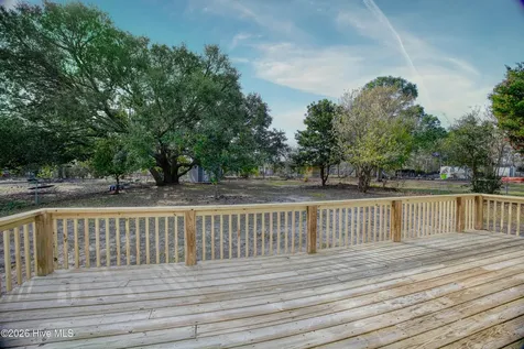 214 W Volant Street Hubert NC 28539
