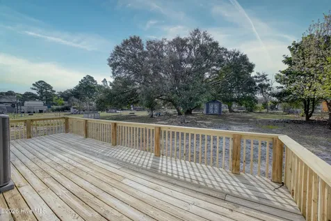 214 W Volant Street Hubert NC 28539