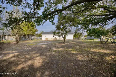214 W Volant Street Hubert NC 28539