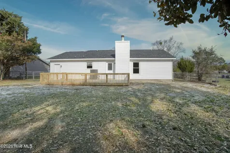 214 W Volant Street Hubert NC 28539