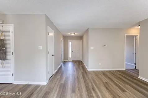214 W Volant Street Hubert NC 28539