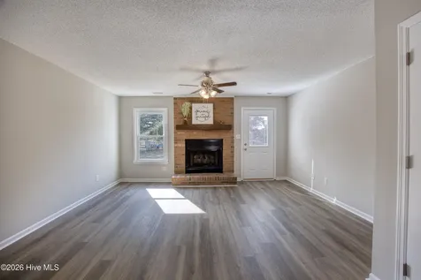 214 W Volant Street Hubert NC 28539