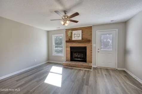 214 W Volant Street Hubert NC 28539