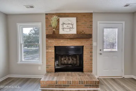 214 W Volant Street Hubert NC 28539