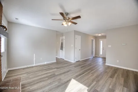 214 W Volant Street Hubert NC 28539