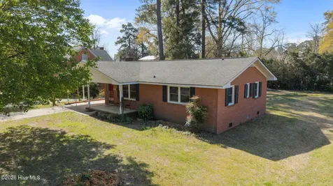 207 College Avenue Washington NC 27889