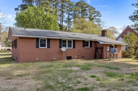 207 College Avenue Washington NC 27889