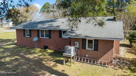 207 College Avenue Washington NC 27889