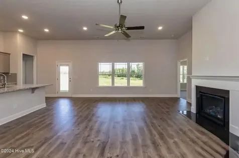 162 Seashore Street Grimesland NC 27837