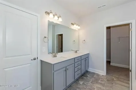 162 Seashore Street Grimesland NC 27837
