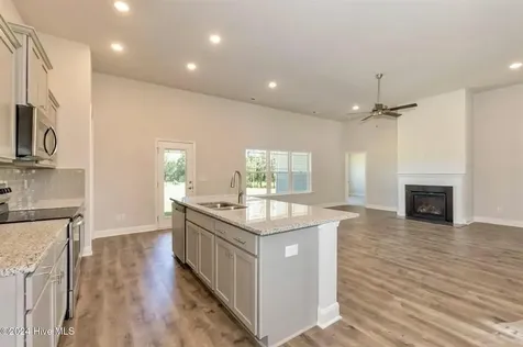 162 Seashore Street Grimesland NC 27837