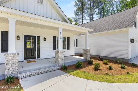 623 Winding Creek Road Rocky Point NC 28457
