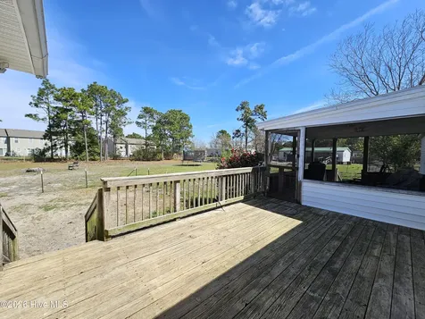 202 Castlebury Lane Hubert NC 28539