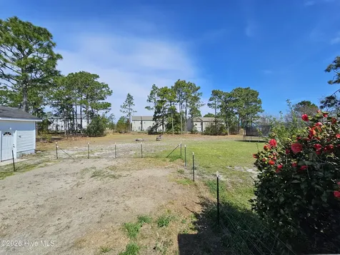 202 Castlebury Lane Hubert NC 28539
