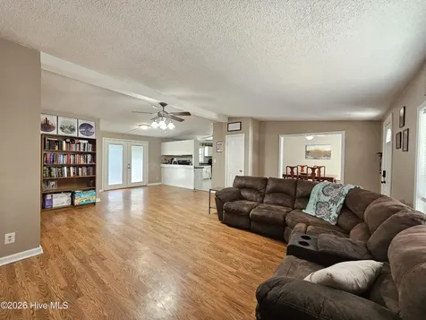 202 Castlebury Lane Hubert NC 28539