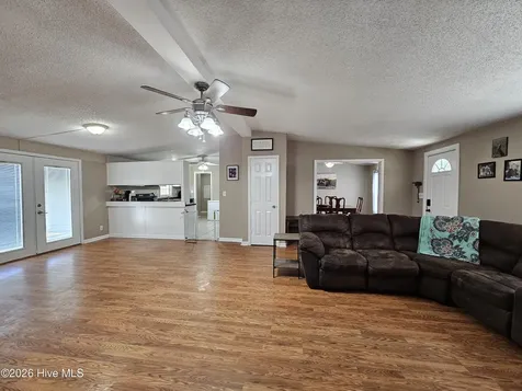 202 Castlebury Lane Hubert NC 28539