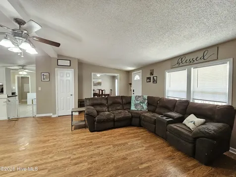 202 Castlebury Lane Hubert NC 28539