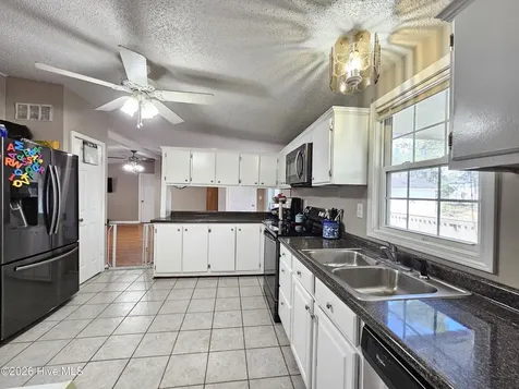 202 Castlebury Lane Hubert NC 28539