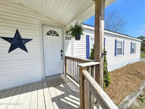 202 Castlebury Lane Hubert NC 28539