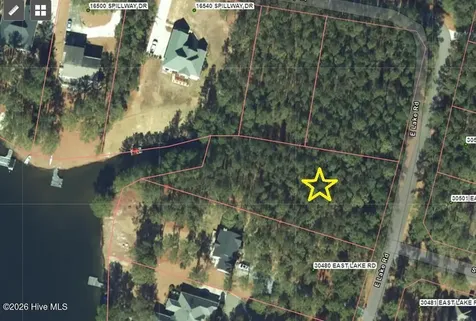11 E Lake Road Wagram NC 28396