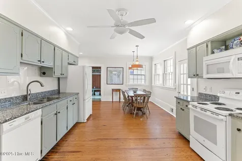 216 W Bay Street Southport NC 28461