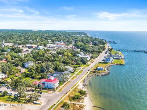 216 W Bay Street Southport NC 28461