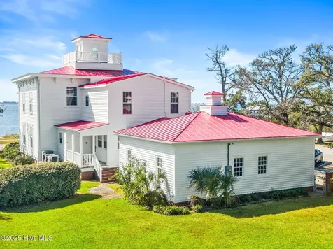 216 W Bay Street Southport NC 28461