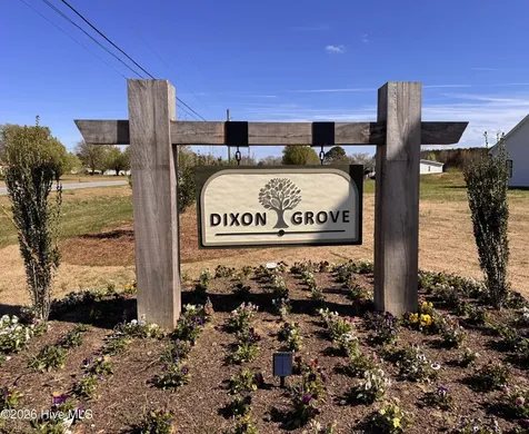 1748 Dixon Grove Lane Grimesland NC 27837