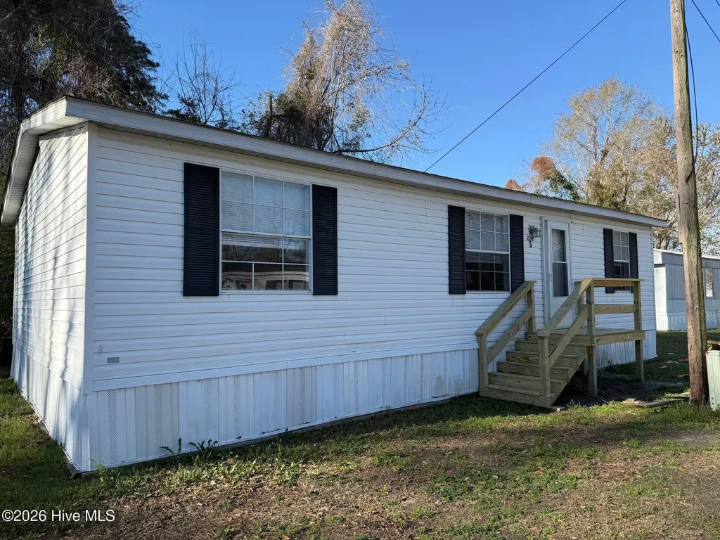 113 Barbour Road Hubert NC 28539