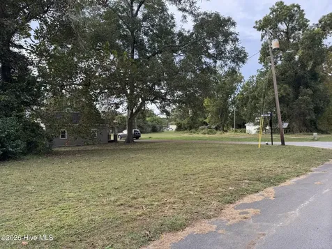 108 Bell Street Pollocksville NC 28573