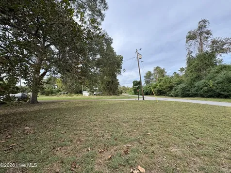 108 Bell Street Pollocksville NC 28573
