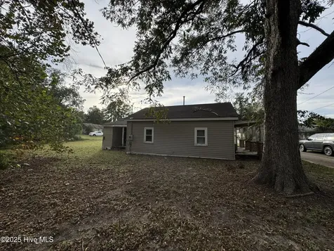108 Bell Street Pollocksville NC 28573