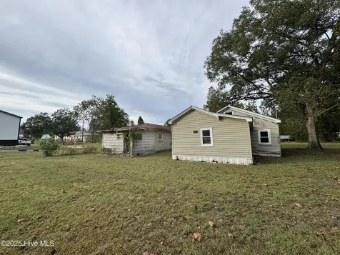 108 Bell Street Pollocksville NC 28573