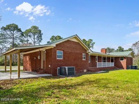 293 Old Chinquapin Road Beulaville NC 28518