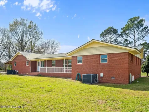 293 Old Chinquapin Road Beulaville NC 28518
