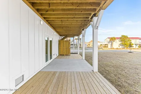 1826 N New River Drive Surf City NC 28445