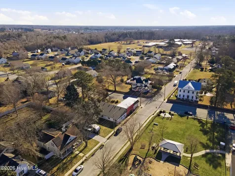 201 N Wilmington Street Richlands NC 28574