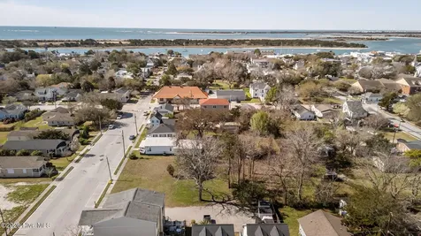 309 Pollock Street Beaufort NC 28516
