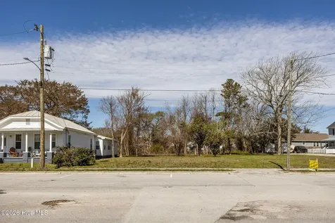 309 Pollock Street Beaufort NC 28516