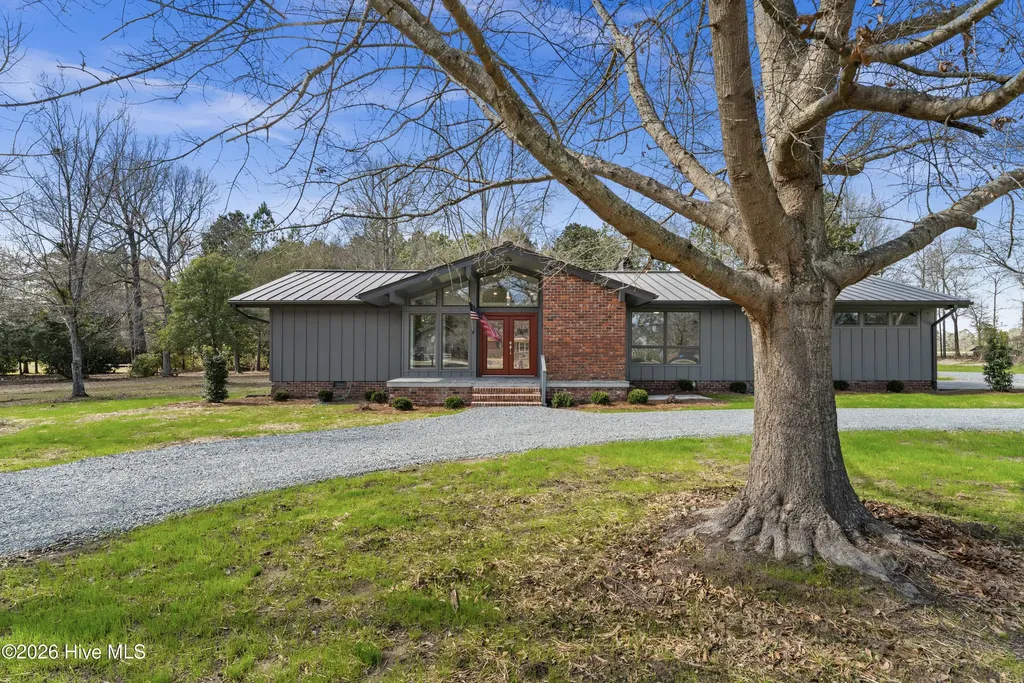 1000 Pine Street Lake Waccamaw NC 28450