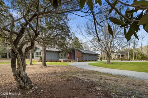 1000 Pine Street Lake Waccamaw NC 28450