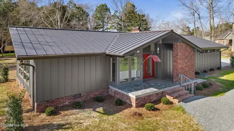 1000 Pine Street Lake Waccamaw NC 28450