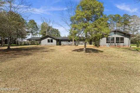 1000 Pine Street Lake Waccamaw NC 28450