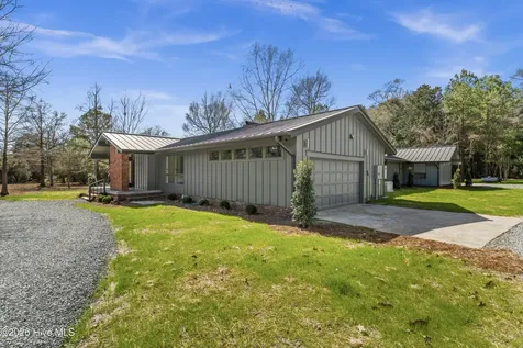 1000 Pine Street Lake Waccamaw NC 28450