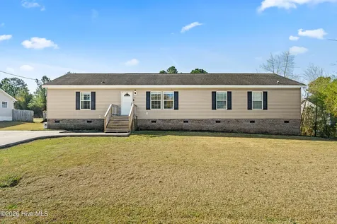 174 Sanders Drive Hubert NC 28539