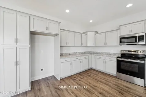 608 Barlowe Lane Jacksonville NC 28546